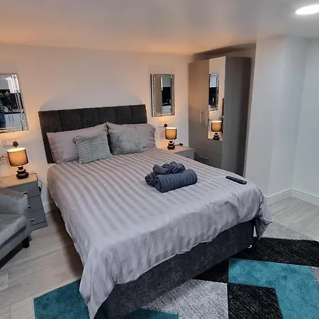 Comfy With Wi-fi And Smart Tv Лидс