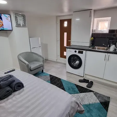 Comfy With Wi-fi And Smart Tv