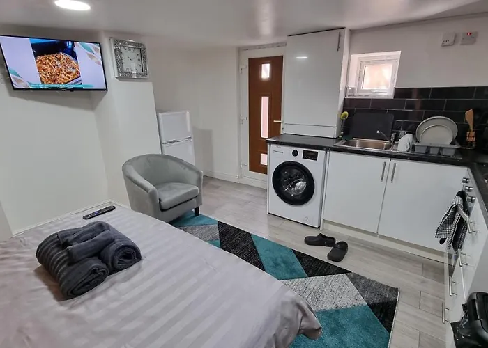 Comfy With Wi-fi And Smart Tv