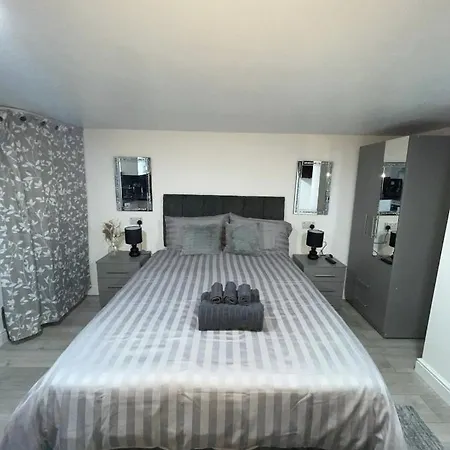 아파트 Comfy With Wi-fi And Smart Tv *
