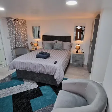 아파트 Comfy With Wi-fi And Smart Tv 리즈